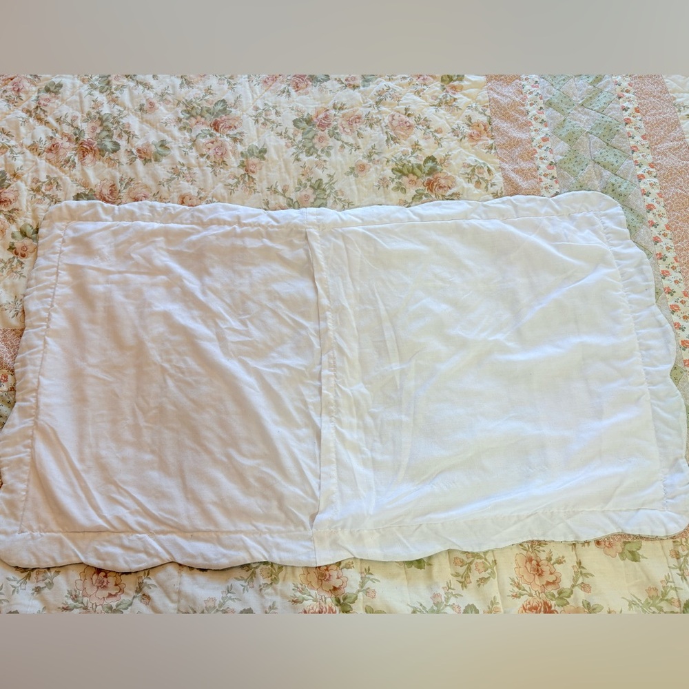 Vintage 80s 90s Hand Stitched Cottagecore Patchwork Quilt With Shams - 100”x90” - Picture 6 of 9